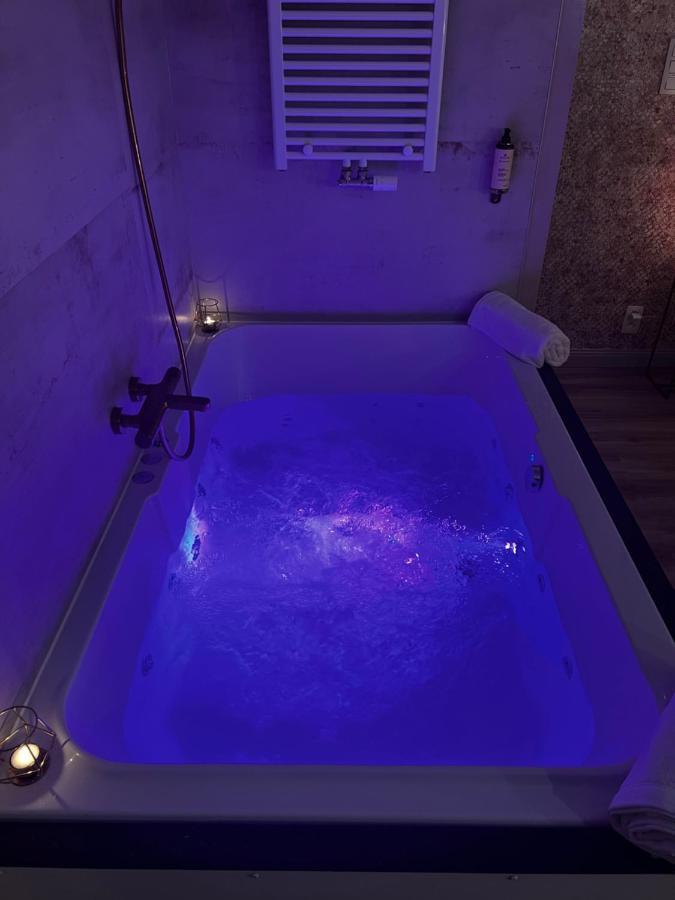 Mademoiselle Love hotel *