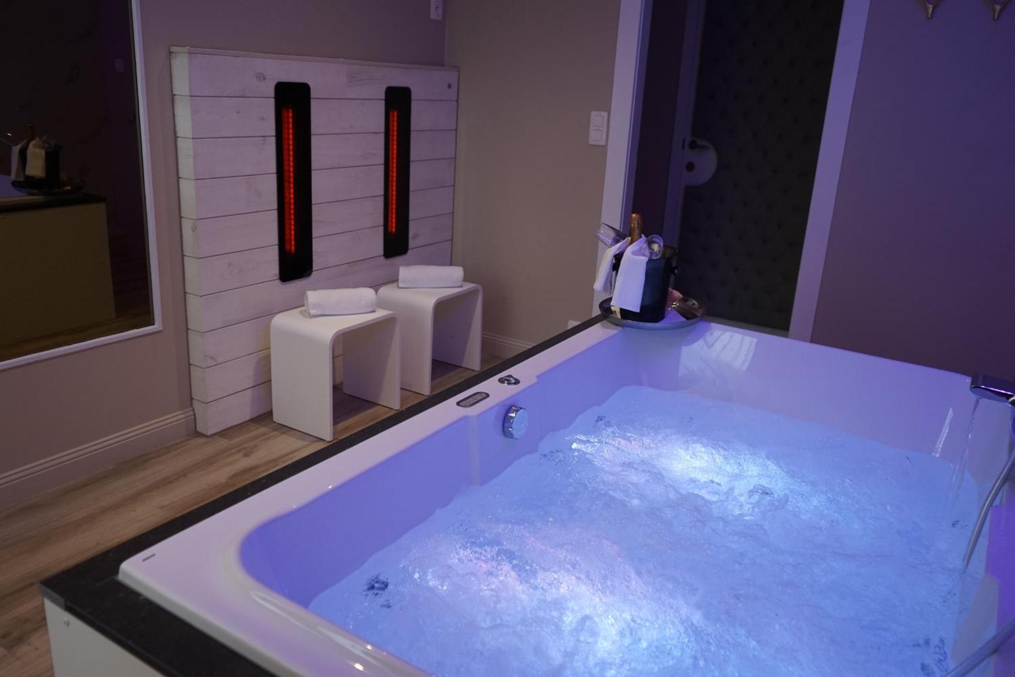 Mademoiselle Love hotel